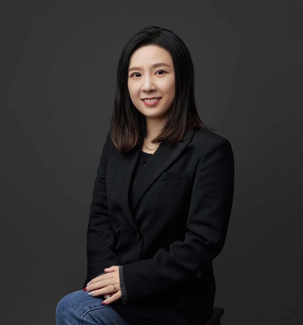 Evelyn (Yanqiu) Hu, Administration & Marketing Officer at 