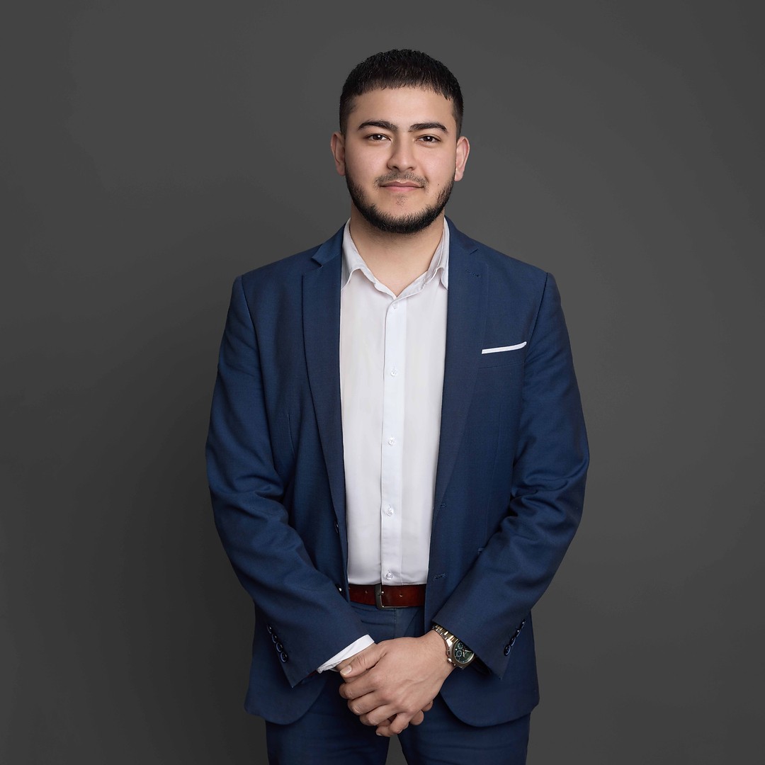 Mayank Rawat, Sales Associate at 